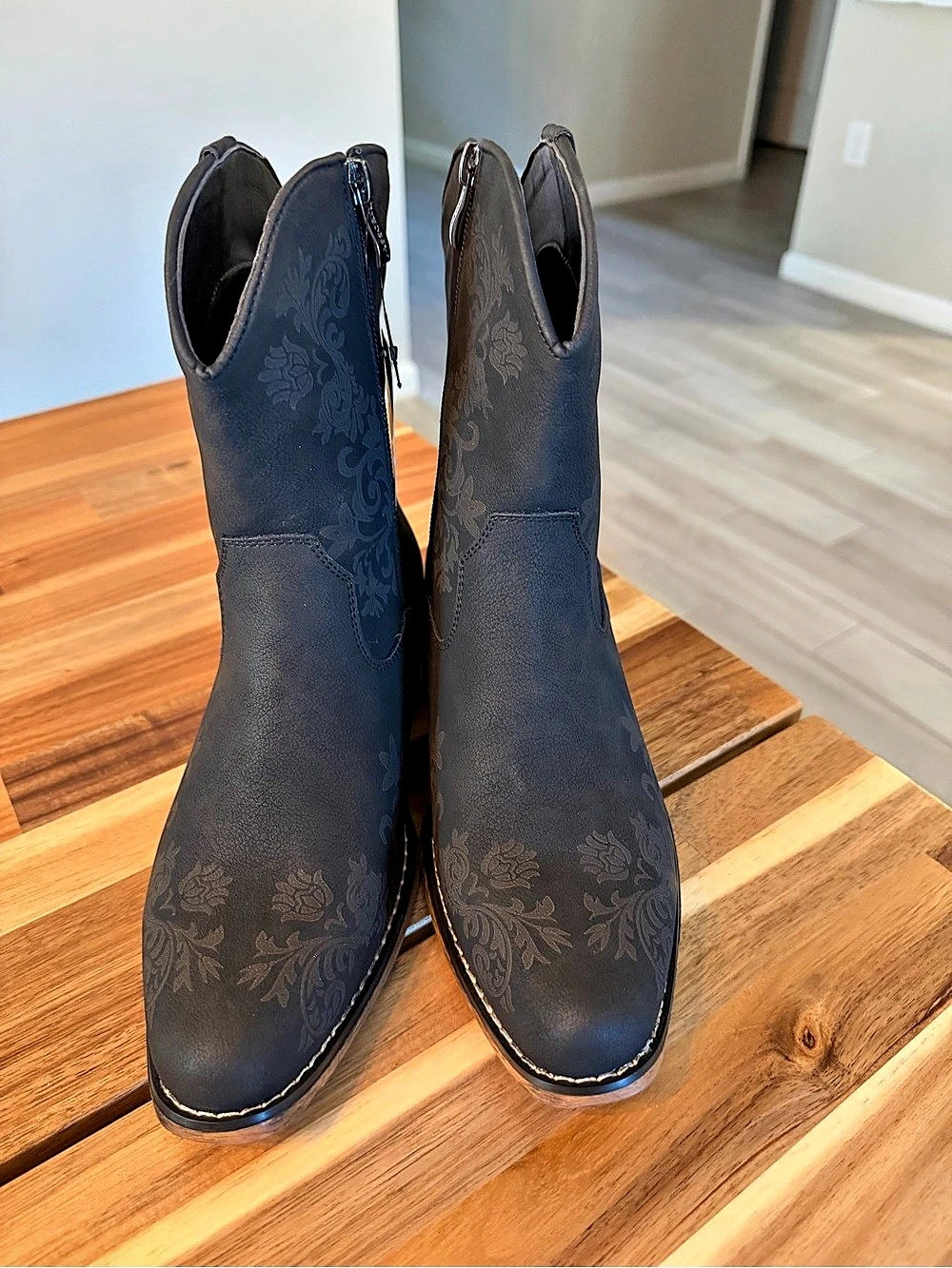 Koi Floral Heeled Boots in Black & Brown NWT Size 7.